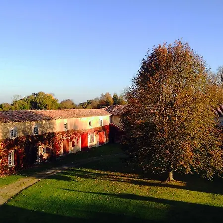 Pensión Chateau De Theon 4*