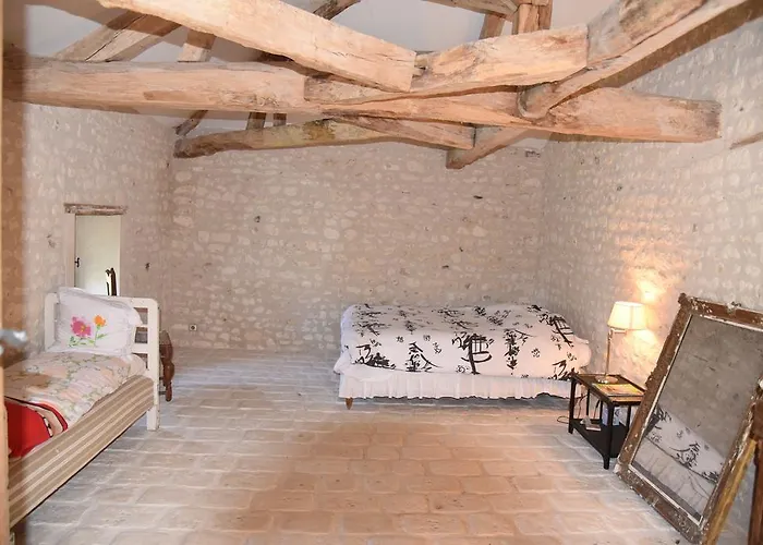 Chateau De Theon Pensión 4*