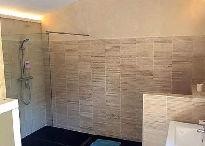 Pensión Chateau De Theon