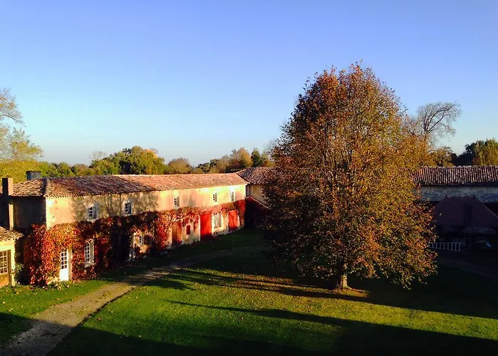 Pensión Chateau De Theon 4*